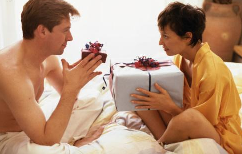 DEARSUGAR Needs Your Help: Ugh, My Ex Got Me A Holiday Gift
